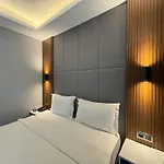 Center Hill Suites